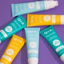 Q+A feszesítő fényvédő peptidekkel arcra SPF505