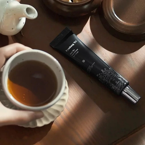 Pyunkand Yul Black Tea Time Reverse feszesítő szemkörnyékápoló fekete tea kivonattal