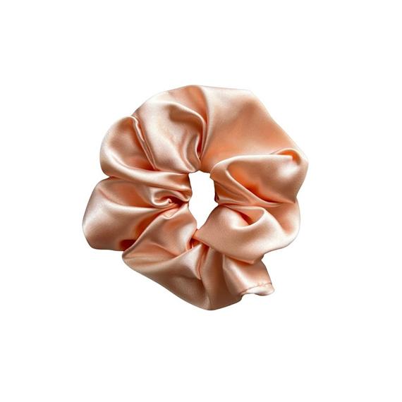  Infinite Blush barackszínű selyemszatén scrunchie L méret
