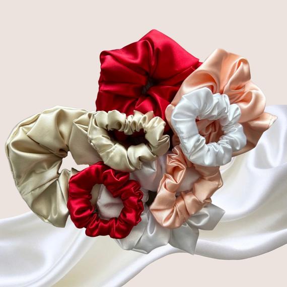 Infinite Blush fehér selyemszatén scrunchie S méret3
