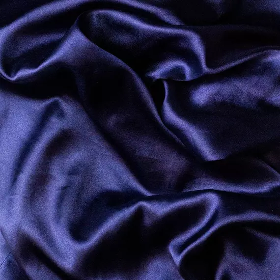 Infinite Blush sötétékék selyemszatén párnahuzat 50x60 cm3
