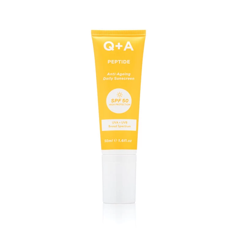 Q+A feszesítő fényvédő peptidekkel arcra SPF50