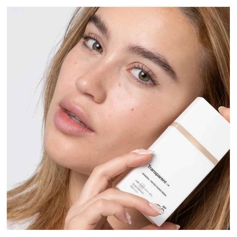Transparent Lab Mineral Tinted Sunscreen színezett ásványi fényvédő Light árnyalat SPF 502