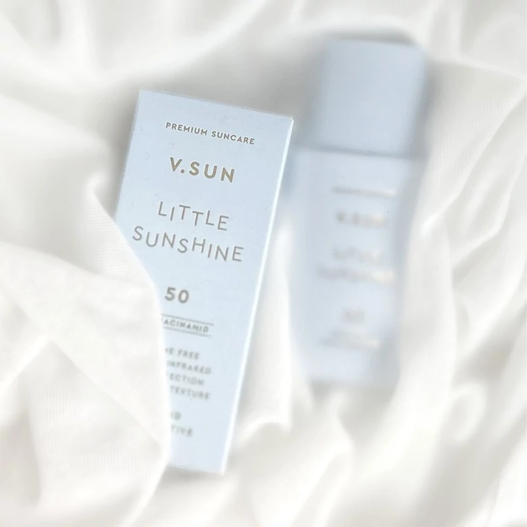 V.SUN Little Sunshine illatmentes fényvédő fluid arcra niacinamiddal SPF50